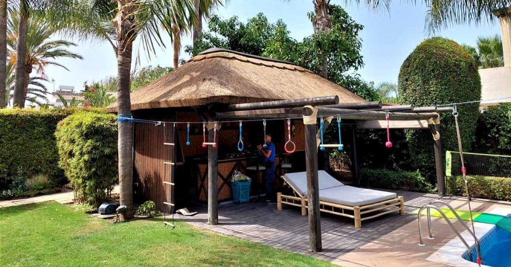 Cape Reed thatch roof maintenance