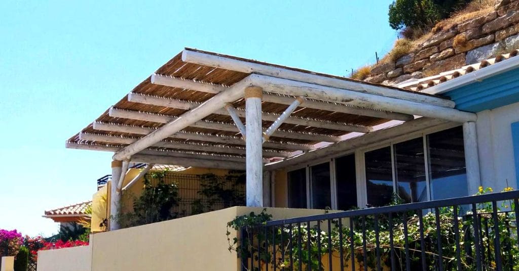 White-washed timber outdoor shading on a small balcony