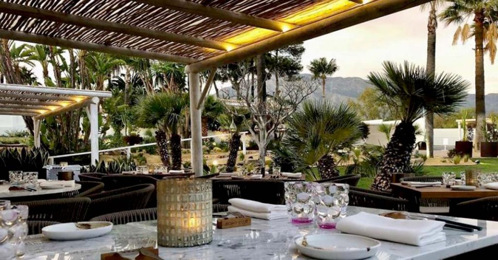 Boho Club Marbella restaurant al fresco dining under a timber pergola