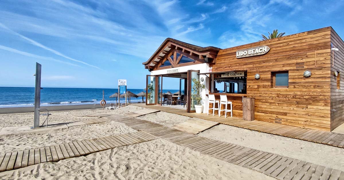 Beautiful views of Lido Beach restaurant with thatched roof and timber cladding