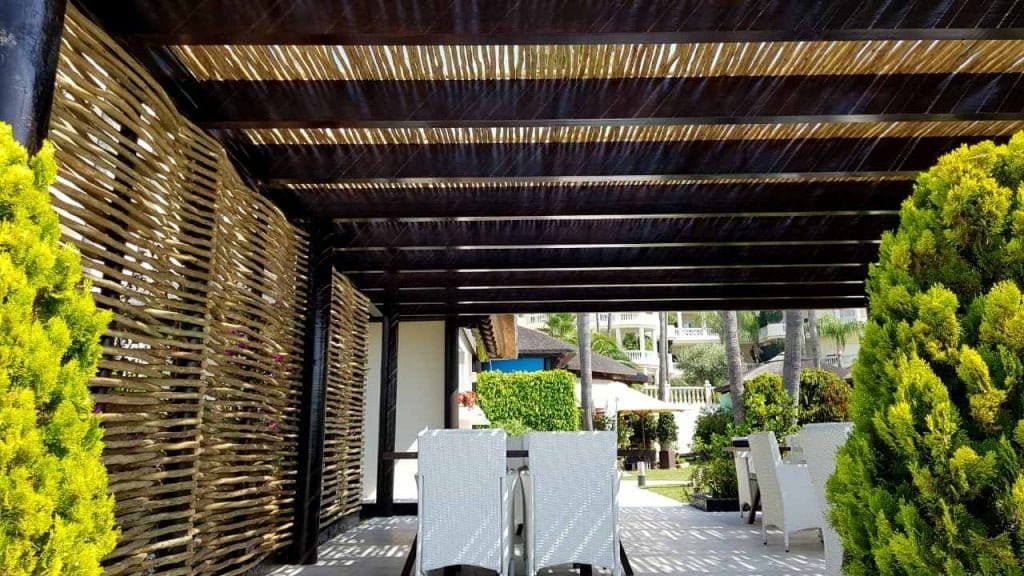 Las Dunas Park pergola madera semisombra terraza Las Dunas Park pergola madera semisombra terraza