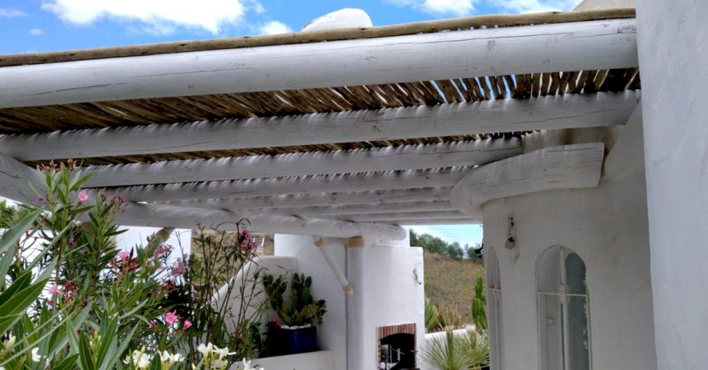cape-reed-blog-pergola-madera-marbella