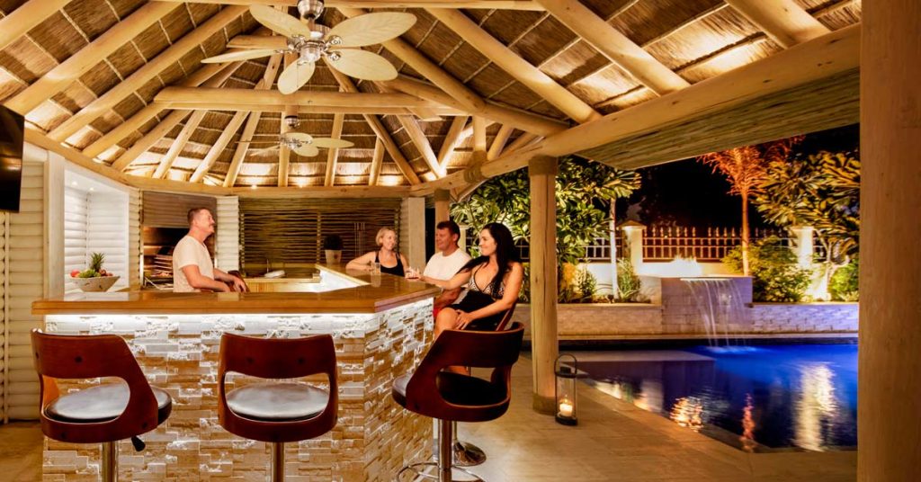 cape-reed-proyecto-llave-en-mano-villa-particular-techo-junco-africano-cocina-bar