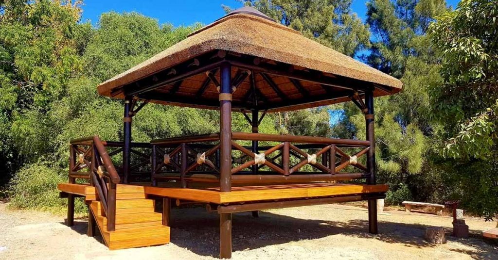 forest-school-elevated-thatched-gazebo-with-timber-deck