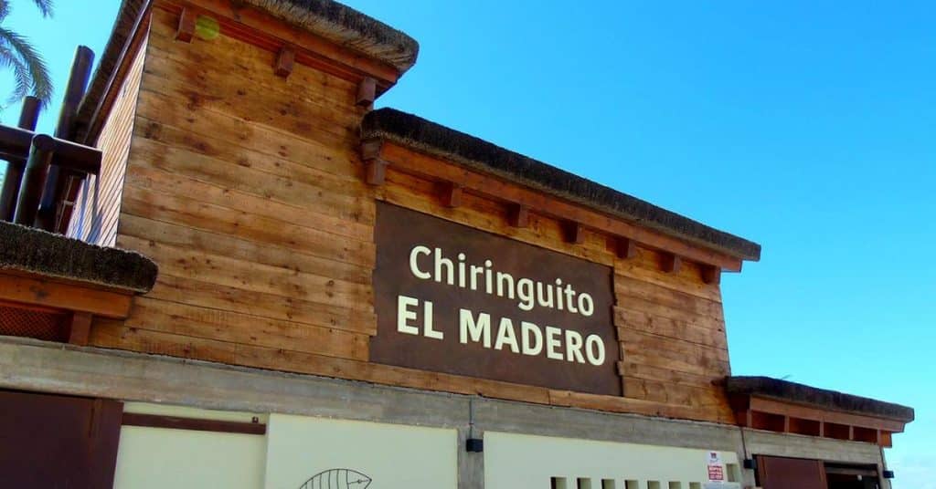 Timber cladding with thatched roof at Chiringuito El Madero in Estepona
