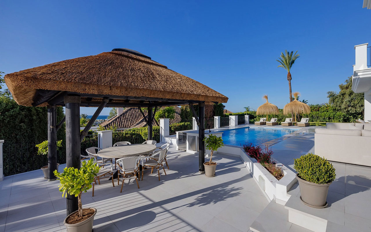 Cape Reed thatched gazebo beside the pool and terrace of a renovated villa in Nueva Andalucía, Marbella
